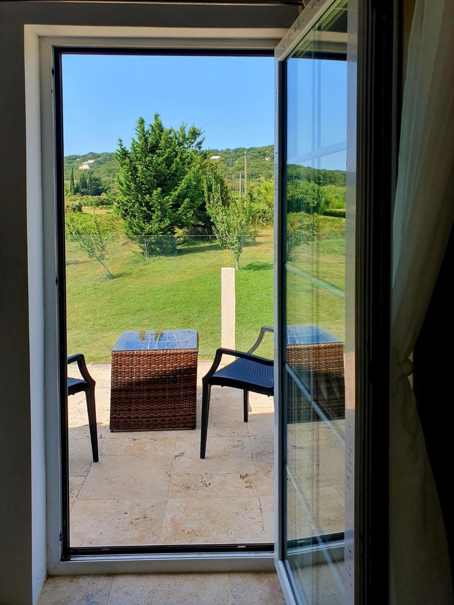 Chambre Cosy Avec Terrasse Sur La Colline Boisee, Parking Prive, Jardin, Calme, Climatisation, 10 Mn Pont Du Gard Num7 Rochefort-du-Gard Exterior photo